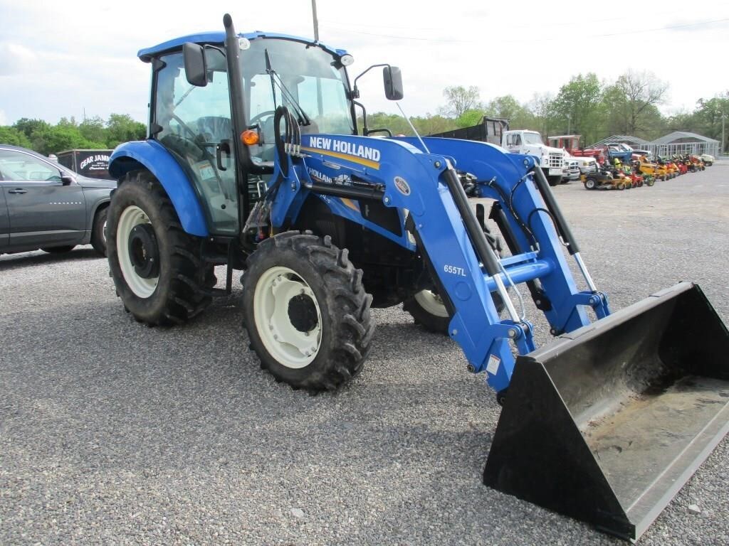 408-NEW HOLLAND TRACTOR W/ BUCKET 802 HRS
