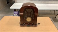 Wooden case radio