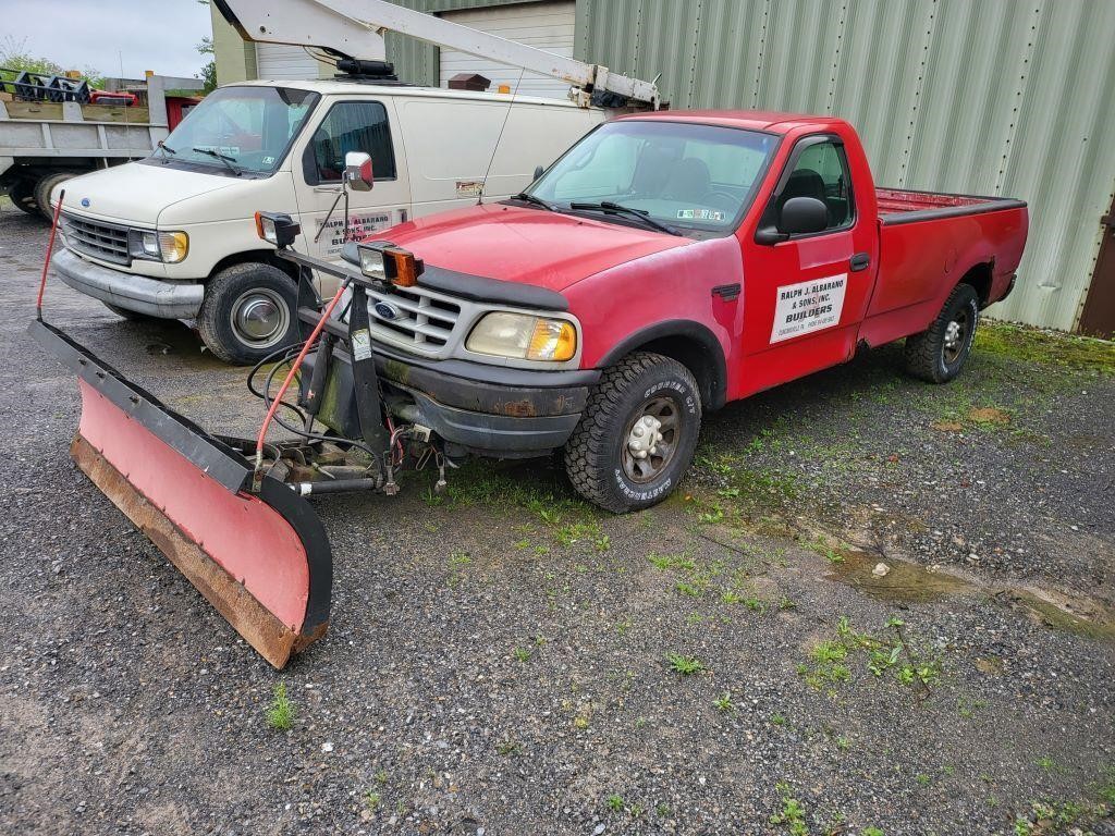 1999 ford  F 250 truck Triton V8 4x4  with plow