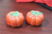 A Pair of Tomato Form Salt and Pepper sHaker