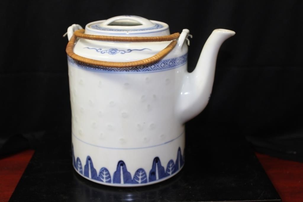A Chinese Rice Pattern Teapot
