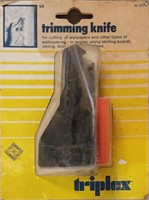 Triplex trimming knife




Bm