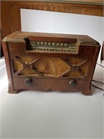 Early FARNSWORTH RADIO made in Fort Wayne, Indiana