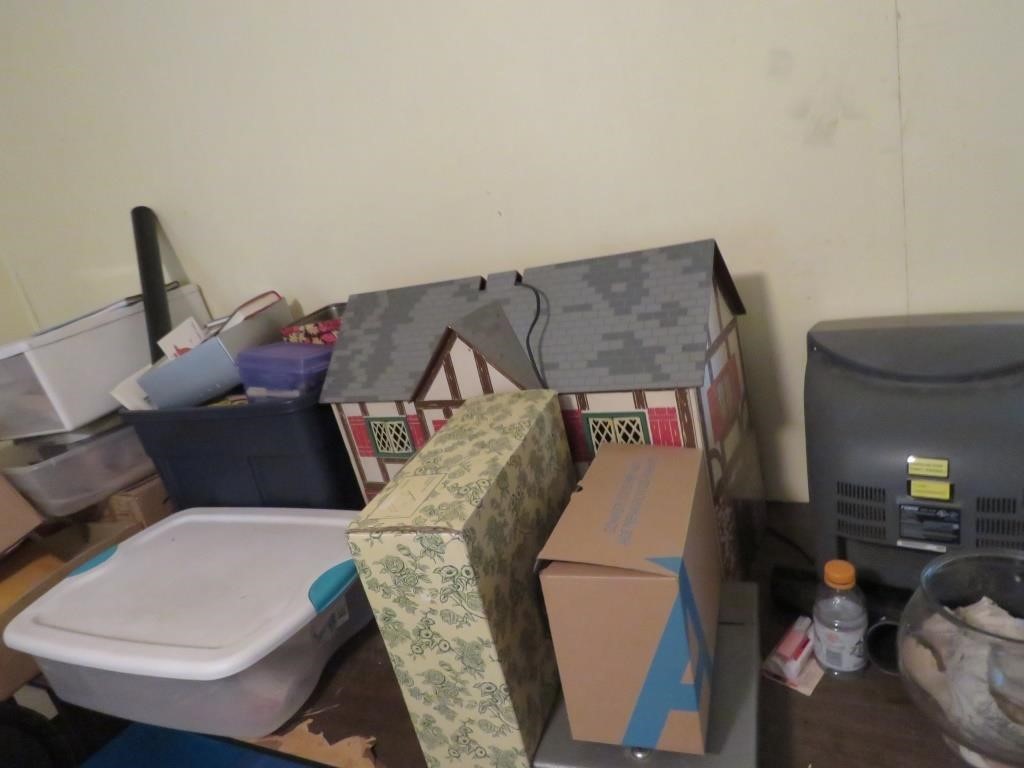 CONTENTS OF TABLE - DOLL HOUSE, TV, LOCK BOX AND