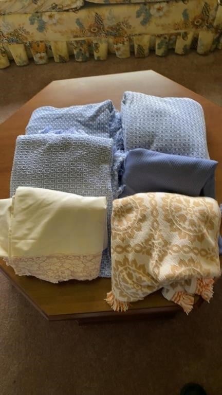 6 Tablecloths - 5 Rectangle, 1 Round