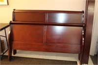 Cherry finish Queen size sleigh bed foot board,