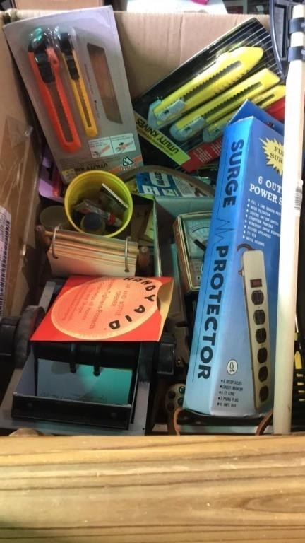 Utility Knives, assorted small tools
Box lot