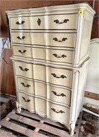 Vintage French Provincial Chest of Drawers *Ck