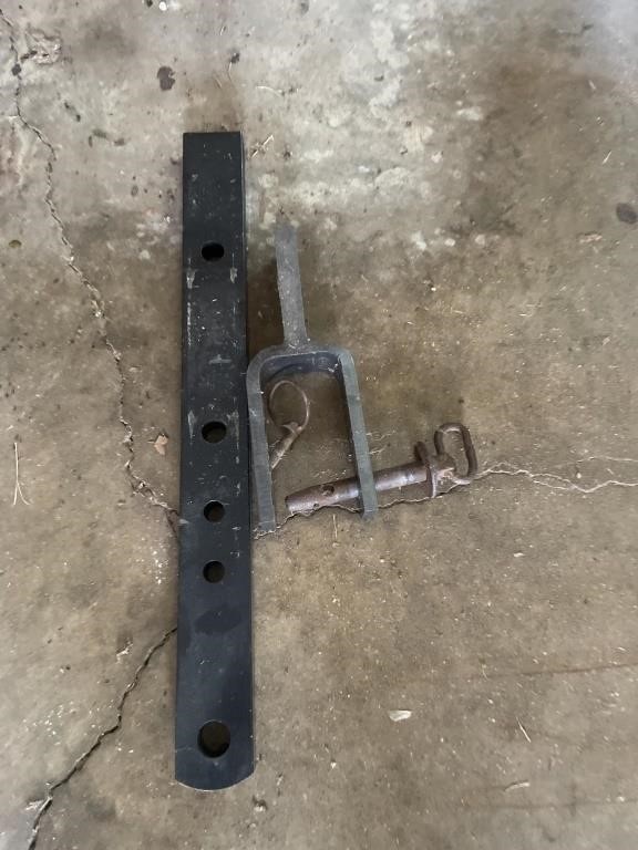 Tractor hitches with pin