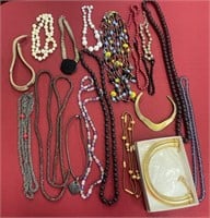 Estate Jewelry Costume Lot: Beads, gold tone and