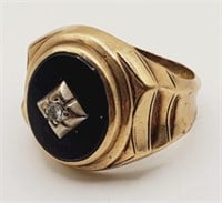 (H) 10kt Yellow Gold Onyx and Diamond Ring (size