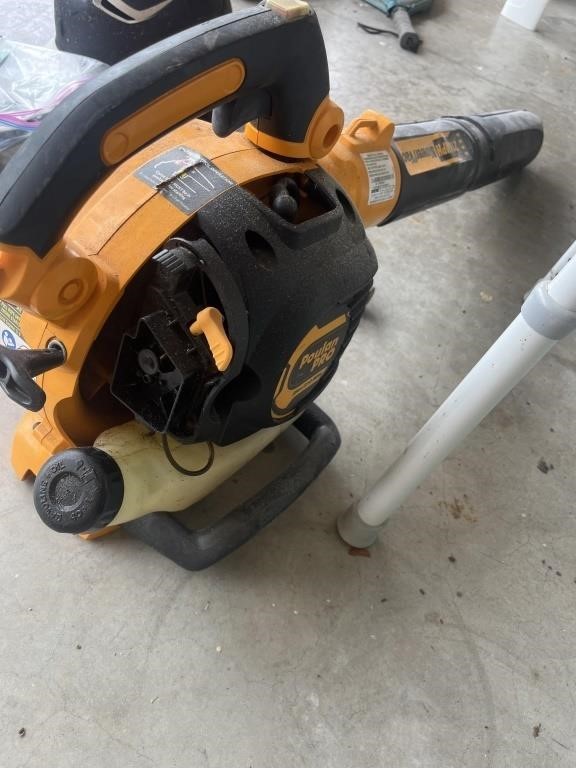 Gas powered Poulan Pro Leaf blower with water