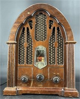 Vintage GE Wooden Cathedral Radio (WORKS