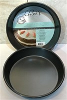 3 miscellaneous cookware 
One 9in nonstick cake
