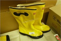 Boss size 10 rubber boots