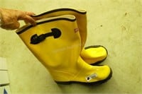 Boss size 12 rubber boots