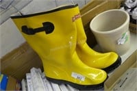 Boss size 12 rubber boots