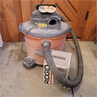 Ridgid 9 Gallon Wet Dry Shop Vacuum WD09700