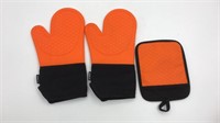 New 2 Oven Mitts With Extra Heat Pad