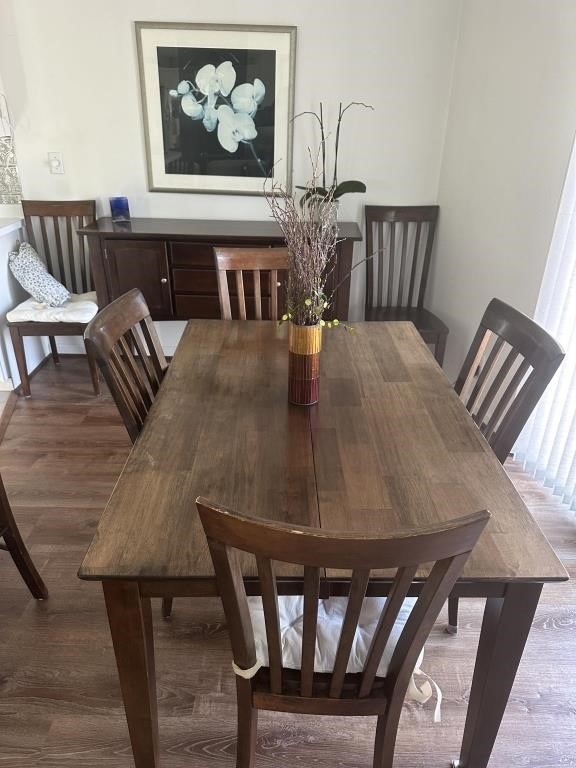 Dining Room Table w/6 Chairs