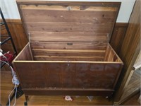 Cavalief cedar wood chest