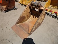 Excavator Bucket w/ Smooth Clean Out