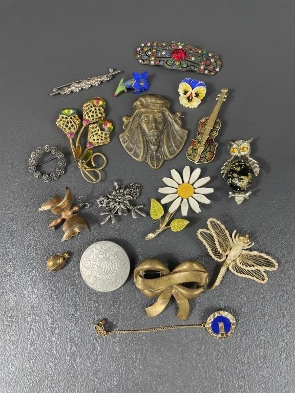Miscellaneous Brooches Lot