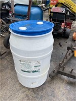55 Gallon plastic drum w/ lid - clean inside