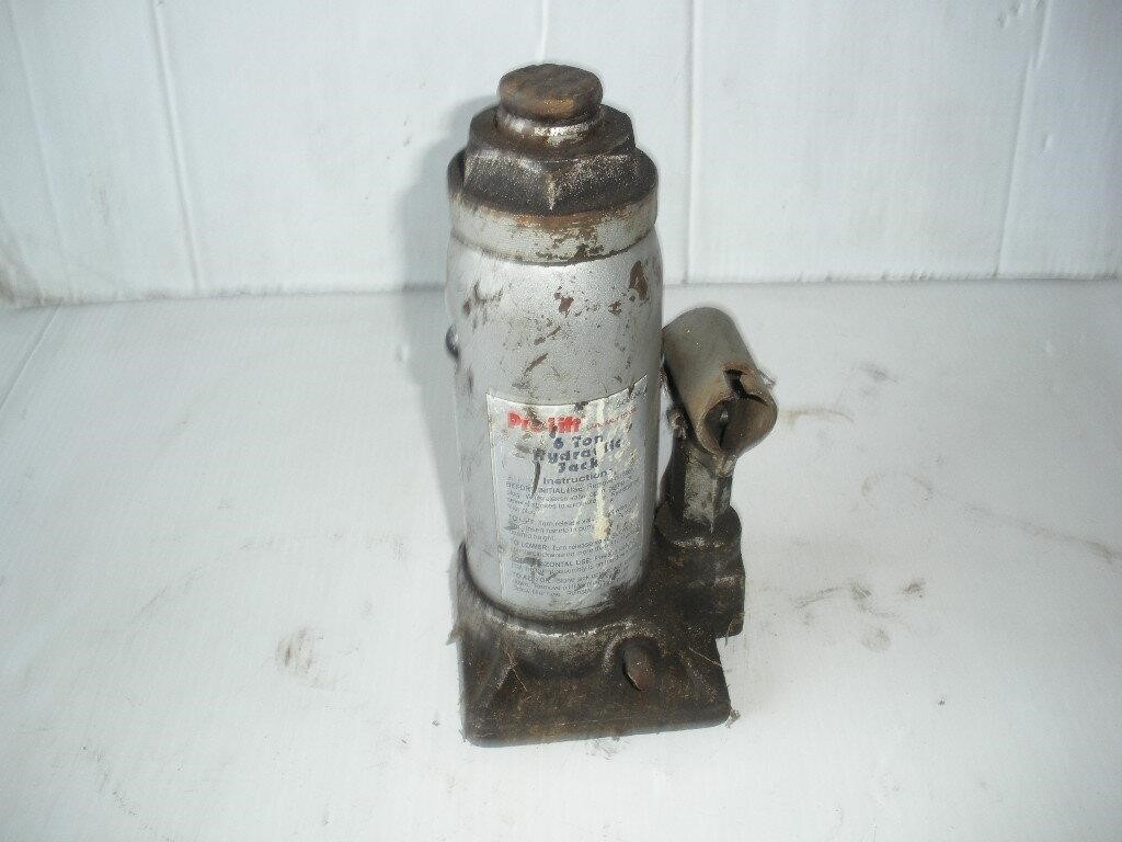 6 Ton Bottle Jack  9 inches tall