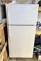 Frigidaire Refrigerator *Needs CLEANING* - Check