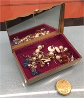 Small jewelry box w/ earrings