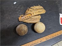 VTG Baseball Gloves & 2 Balls