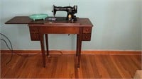 Antique electric singer sewing machine, with leaf