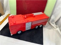 PLASTIC FIRE TRUCK SERVICE STATION MOTORMAX TOY