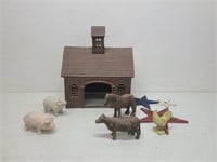 Cast Iron Stock Farm Barn With Cast Iron Animals &