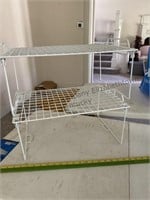 Collapsible stacking wire rack
