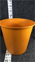 plastic bucket with jewelry making supplies & thre