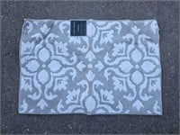 New Laura Ashley 24×36" All Loop Accent Rug