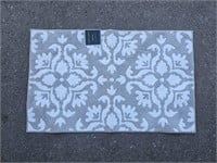 New Laura Ashley 27×45" All Loop Accent Rug