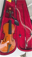 Used violin with case damage strings