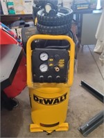 DeWalt - 15 Gal. 225 PSI Air Compressor - Yellow