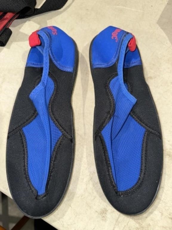 BLUE AND BLACK WATER SHOES SIZE 7
