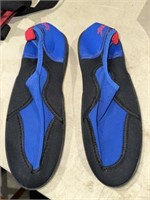BLUE AND BLACK WATER SHOES SIZE 7
