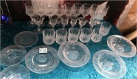 11 - MIXED LOT OF COLLECTIBLE GLASSWARE (E42)