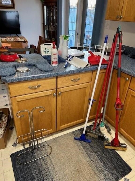 OFFSITE MELFORT: Stainless Organizer, Brooms, mops