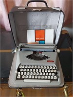 Royal Parade Manual Typewriter