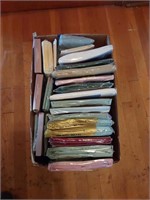 Box of Pillowcases & Twin Sheet Sets