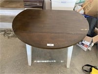 Round Kitchen Table w/ Chairs