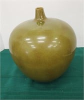 Large vase green ruff spot on spout