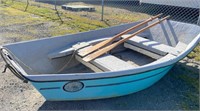 Fiberglass Drift boat,9',with oars